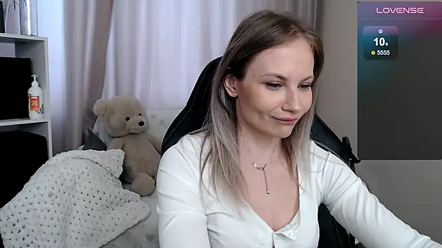 Sunny bunny6 online show from 04-18-26, 05:11