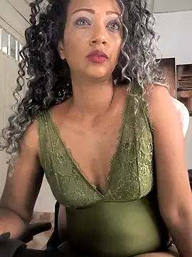 Snapshot of Amaliu_ chatting on 06-27-26, 06:57 Amaliu online show from 06-27-26, 06:57