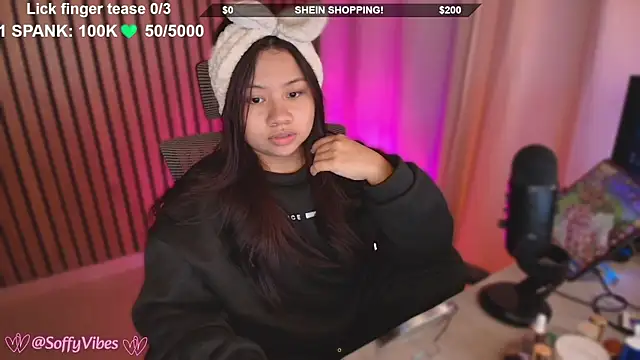 Snapshot of soffyvibes- chatting on 11-20-25, 09:47 soffyvibes- online show from 11-20-25, 09:47