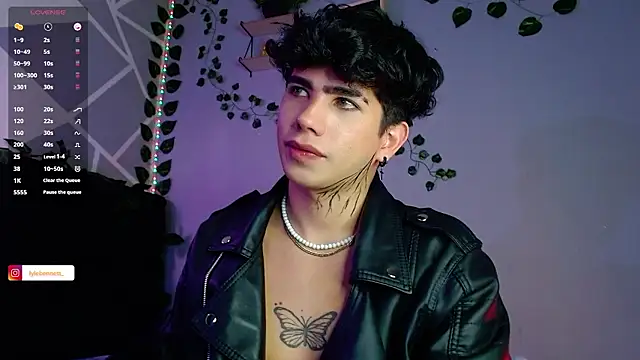 LyleBennett  online show from 12-02-24, 01:46