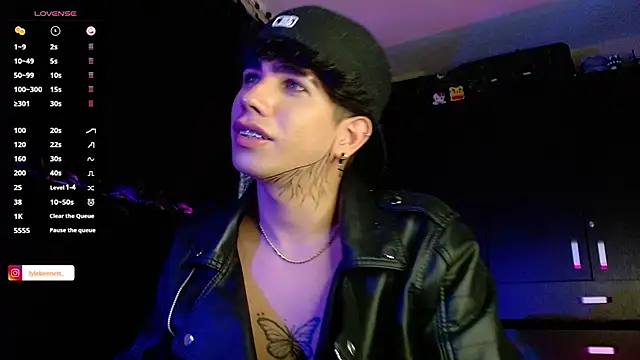 LyleBennett  online show from 12-16-24, 01:32