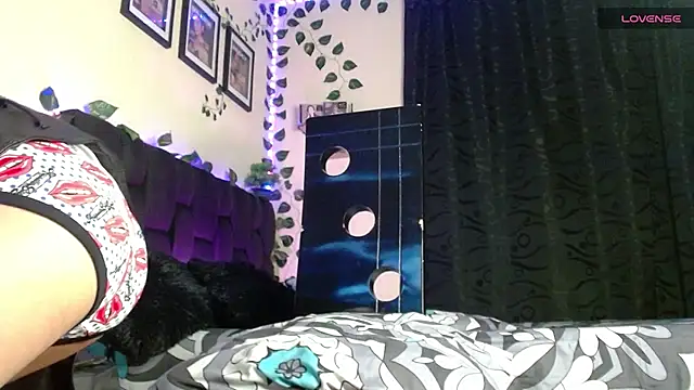 LyleBennett  online show from 02-21-25, 09:24