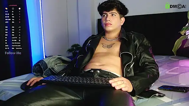 LyleBennett  online show from 10-04-25, 01:53