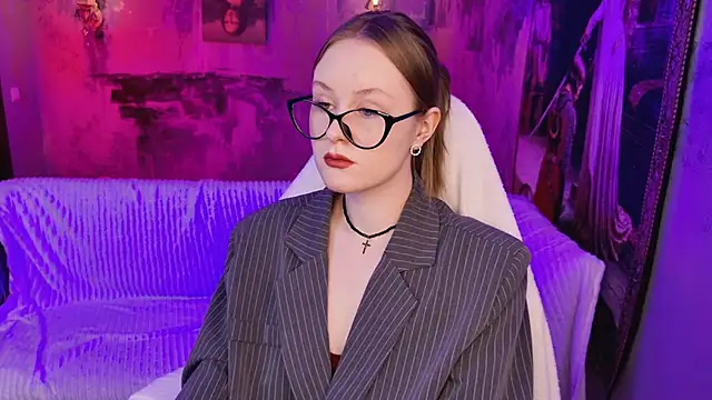 Snapshot of VivienLeeigh chatting on 04-27-26, 05:38 VivienLeeigh online show from 04-27-26, 05:38