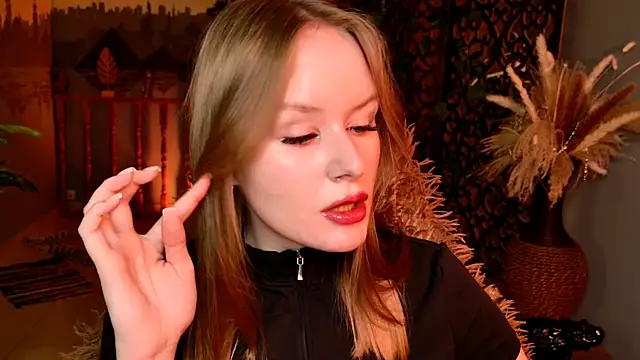 Snapshot of VivienLeeigh chatting on 07-03-26, 05:58 VivienLeeigh online show from 07-03-26, 05:58