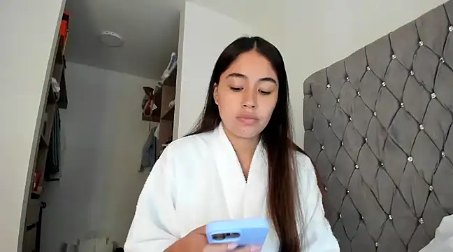 Snapshot of AriaMontgomery chatting on 12-20-24, 08:23 AriaMontgomery online show from 12-20-24, 08:23