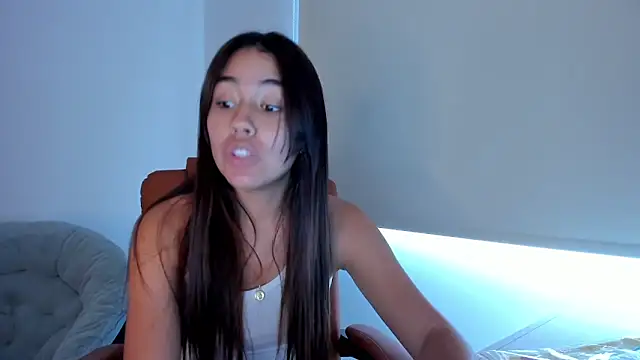 Snapshot of AriaMontgomery chatting on 02-02-25, 10:28 AriaMontgomery online show from 02-02-25, 10:28