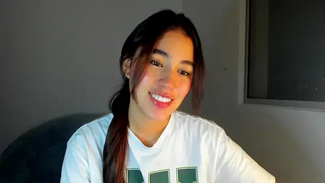 Snapshot of AriaMontgomery chatting on 03-15-25, 04:02 AriaMontgomery online show from 03-15-25, 04:02