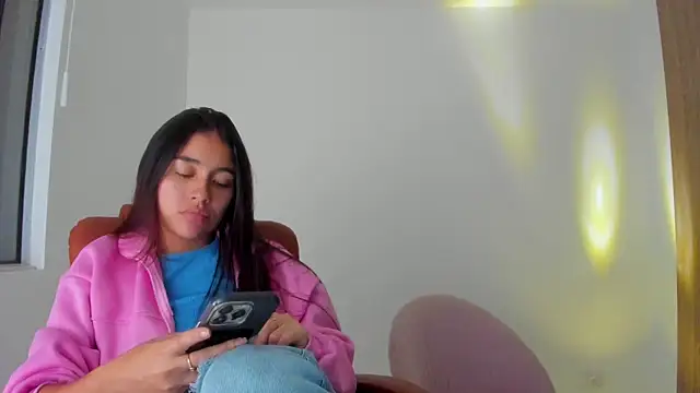 Snapshot of AriaMontgomery chatting on 10-09-25, 04:10 AriaMontgomery online show from 10-09-25, 04:10