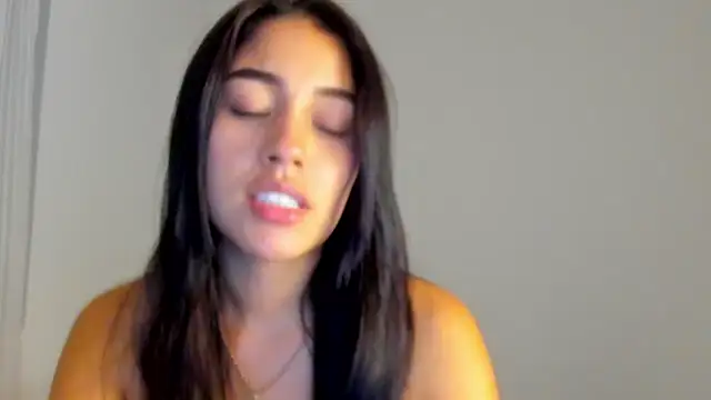 Snapshot of AriaMontgomery chatting on 06-20-26, 07:44 AriaMontgomery online show from 06-20-26, 07:44