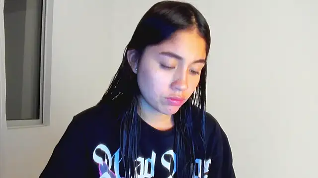 Snapshot of AriaMontgomery chatting on 07-15-26, 04:29 AriaMontgomery online show from 07-15-26, 04:29
