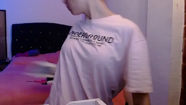 holy juli online show from 04-20-26, 04:04