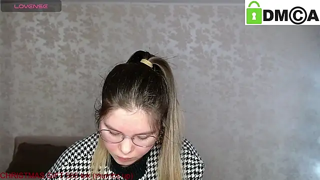Snapshot of holy_michela chatting on 12-24-24, 09:50 holy michela online show from 12-24-24, 09:50