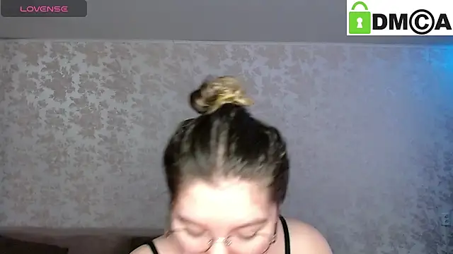 Snapshot of holy_michela chatting on 01-17-25, 06:04 holy michela online show from 01-17-25, 06:04
