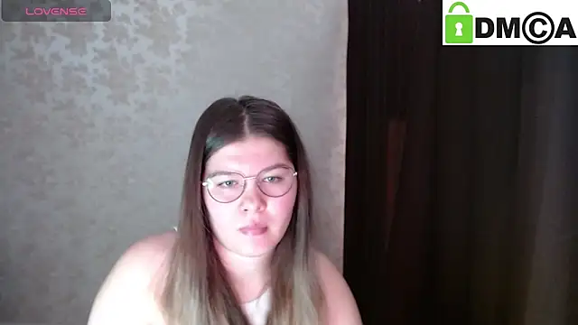 Snapshot of holy_michela chatting on 03-21-25, 06:05 holy michela online show from 03-21-25, 06:05