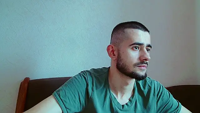 Snapshot of Sweet__Daddy chatting on 01-01-25, 08:02 Sweet Daddy online show from 01-01-25, 08:02