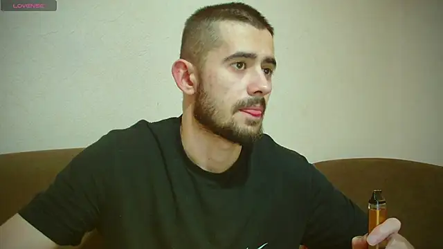 Snapshot of Sweet__Daddy chatting on 01-10-25, 05:13 Sweet Daddy online show from 01-10-25, 05:13