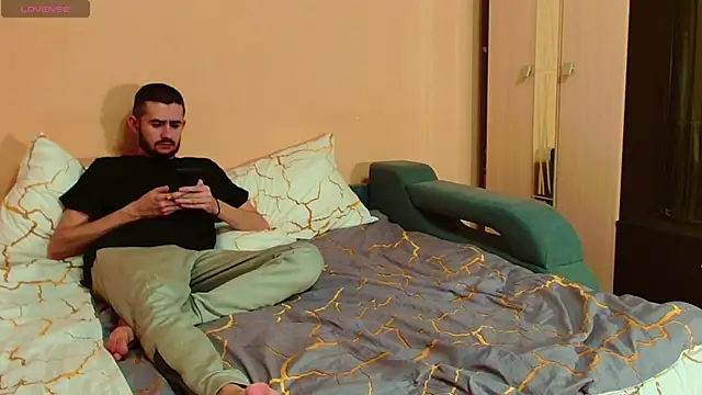 Snapshot of Sweet__Daddy chatting on 01-13-25, 04:50 Sweet Daddy online show from 01-13-25, 04:50