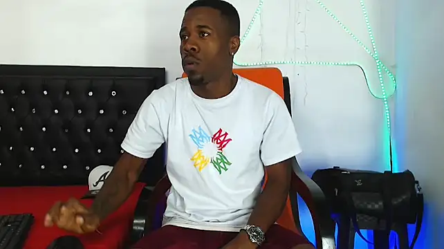 Snapshot of Damian_hart_24CM chatting on 09-10-25, 10:26 Damian hart 24CM online show from 09-10-25, 10:26