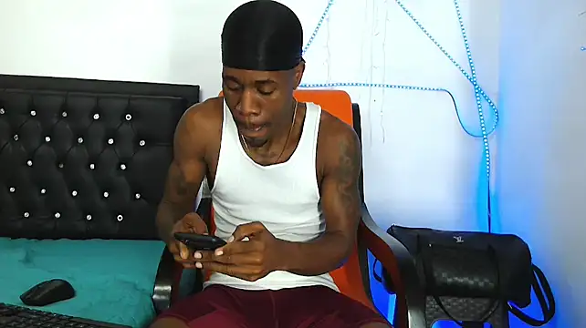 Snapshot of Damian_hart_24CM chatting on 10-21-25, 11:00 Damian hart 24CM online show from 10-21-25, 11:00