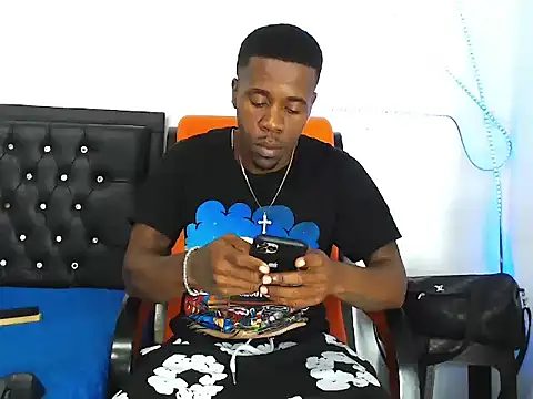 Snapshot of Damian_hart_24CM chatting on 11-12-25, 02:12 Damian hart 24CM online show from 11-12-25, 02:12