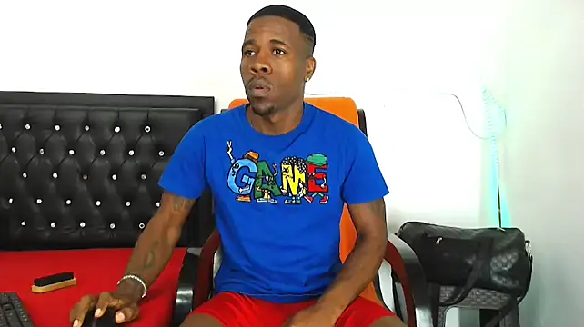 Snapshot of Damian_hart_24CM chatting on 11-26-25, 08:37 Damian hart 24CM online show from 11-26-25, 08:37