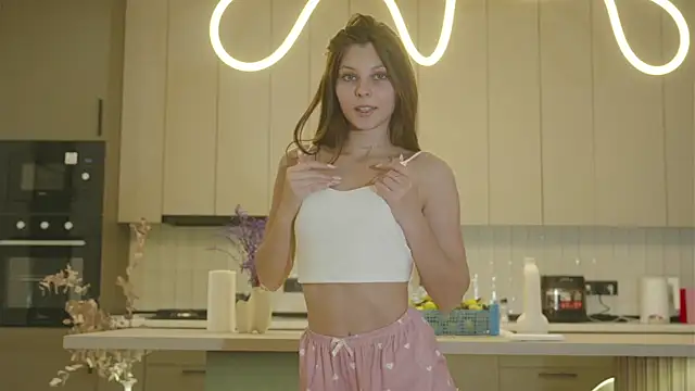 Snapshot of whisper_of_love chatting on 10-27-25, 02:15 whisper of love online show from 10-27-25, 02:15