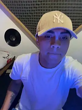 SkinnyHot444 online show from 02-08-25, 12:28