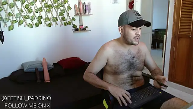 Snapshot of fetish_padrino chatting on 01-19-25, 03:10 fetish padrino online show from 01-19-25, 03:10