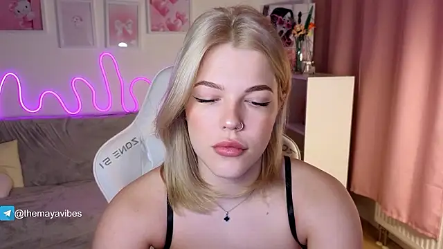 Maya Rave online show from 02-05-26, 03:22