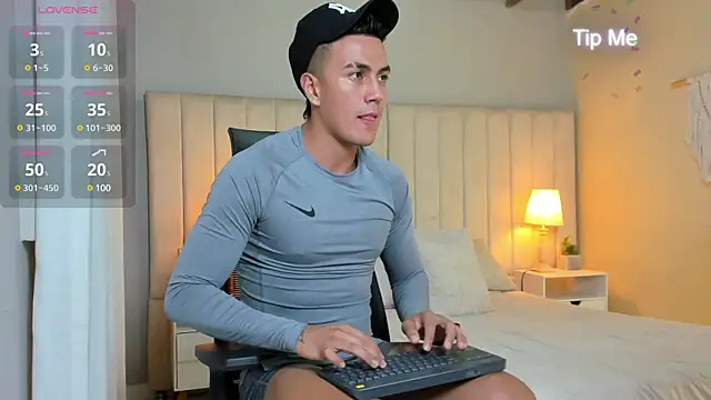 Snapshot of Aron_Bolt chatting on 01-08-25, 02:57 Aron Bolt online show from 01-08-25, 02:57