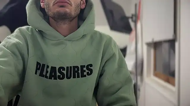 Snapshot of Dylansd chatting on 12-13-24, 09:02 Dylansd online show from 12-13-24, 09:02