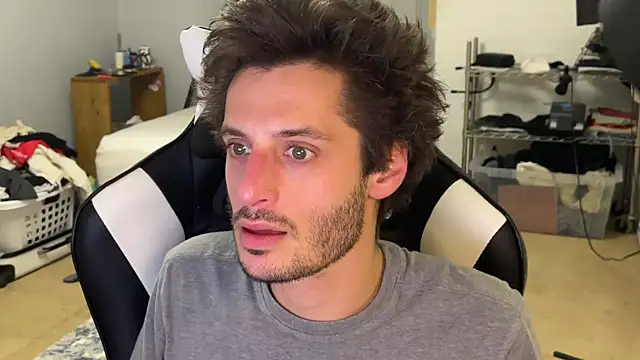 Snapshot of Dylansd chatting on 12-27-24, 04:04 Dylansd online show from 12-27-24, 04:04