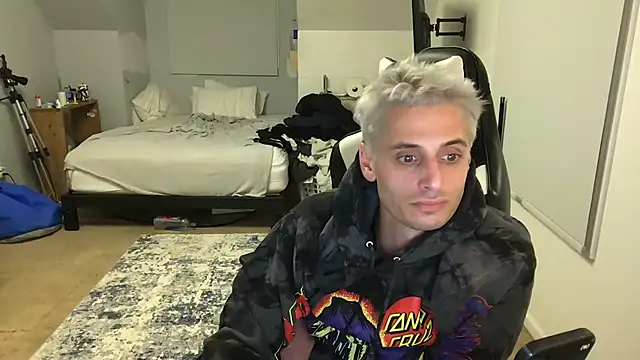 Snapshot of Dylansd chatting on 12-29-24, 05:42 Dylansd online show from 12-29-24, 05:42