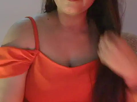 Snapshot of diva-22 chatting on 06-19-26, 02:43 diva-22 online show from 06-19-26, 02:43