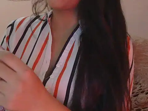 Snapshot of diva-22 chatting on 06-27-26, 11:26 diva-22 online show from 06-27-26, 11:26