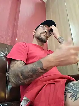 Snapshot of mileflav0r chatting on 12-23-24, 10:21 mileflav0r online show from 12-23-24, 10:21