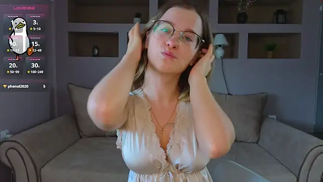 LinaCristonsen online show from 10-29-25, 01:35