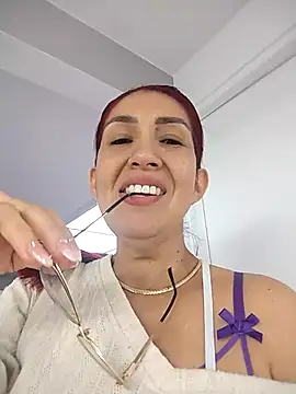 Snapshot of Perla_Franco chatting on 10-16-25, 09:27 Perla Franco online show from 10-16-25, 09:27