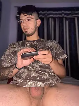 Snapshot of Anthony-Martin chatting on 01-20-25, 01:32 Anthony-Martin online show from 01-20-25, 01:32