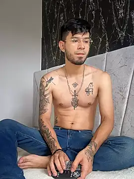 Snapshot of Anthony-Martin chatting on 03-04-25, 02:42 Anthony-Martin online show from 03-04-25, 02:42