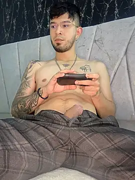 Snapshot of Anthony-Martin chatting on 03-13-25, 12:02 Anthony-Martin online show from 03-13-25, 12:02