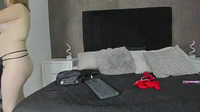 Snapshot of NaxaAndLexi_ chatting on 02-08-25, 02:16 NaxaAndLexi online show from 02-08-25, 02:16
