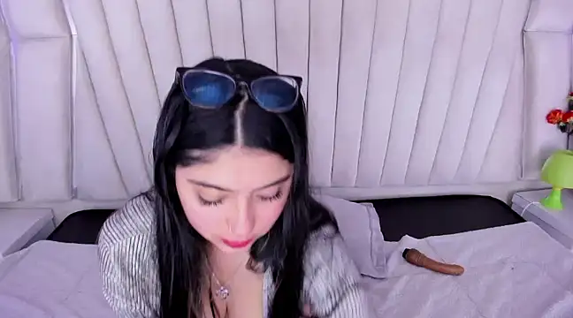 Lucy Anall  online show from 12-17-24, 10:32