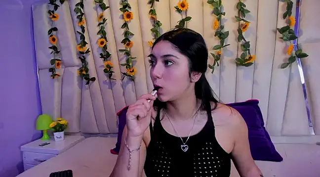 Lucy Anall  online show from 02-15-25, 09:59