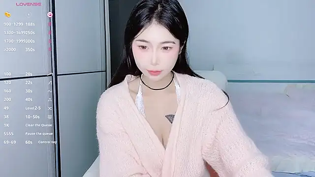 Snapshot of White-Star chatting on 01-05-25, 06:45 White-Star online show from 01-05-25, 06:45