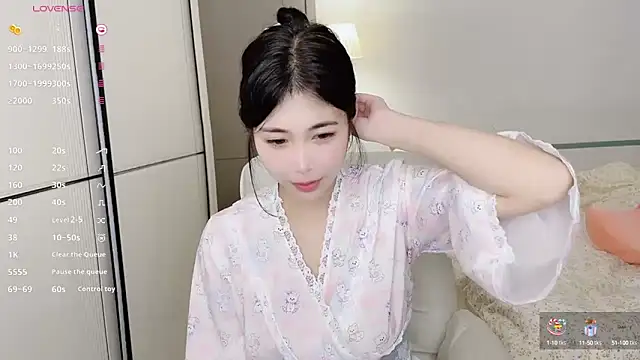 Snapshot of White-Star chatting on 03-11-25, 04:07 White-Star online show from 03-11-25, 04:07