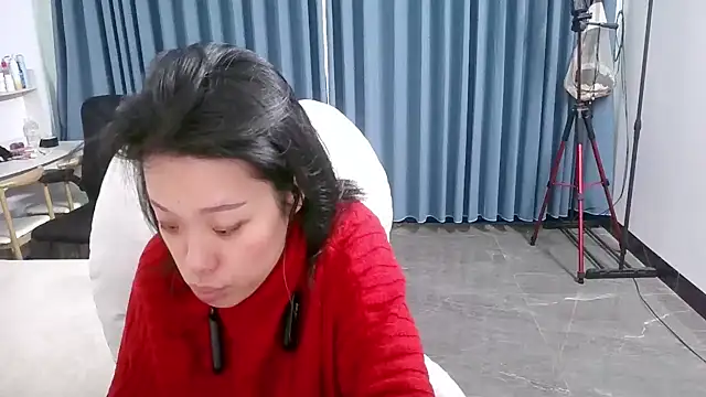 Snapshot of Bella0815 chatting on 12-02-24, 02:42 Bella0815 online show from 12-02-24, 02:42