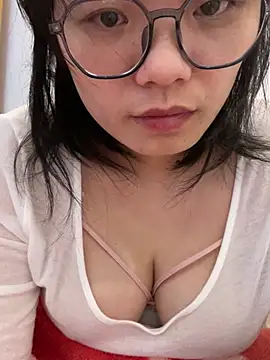 Snapshot of Bella0815 chatting on 12-27-24, 02:04 Bella0815 online show from 12-27-24, 02:04