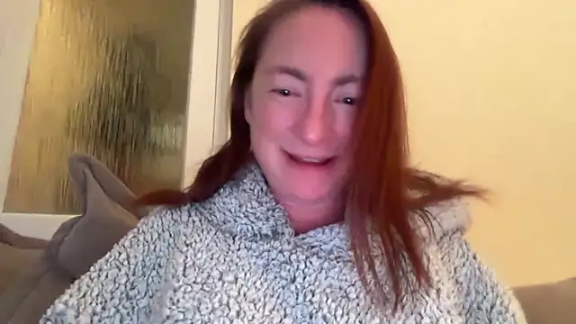 Snapshot of LouiseTswing chatting on 02-12-25, 07:45 LouiseTswing online show from 02-12-25, 07:45